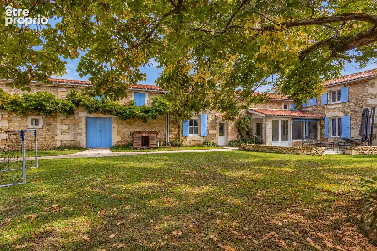 Maison charentaise rénovée 123 m2, avec jardin et dépendances - photo 1