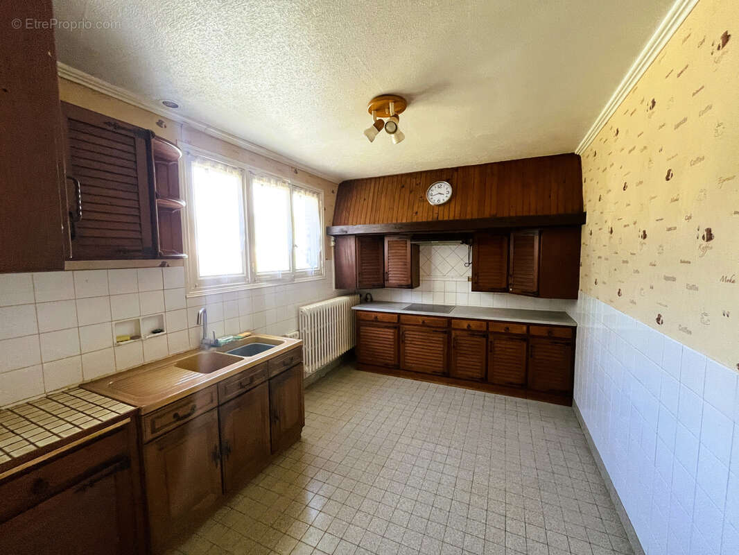 Maison à FONTAINE-LA-GUYON