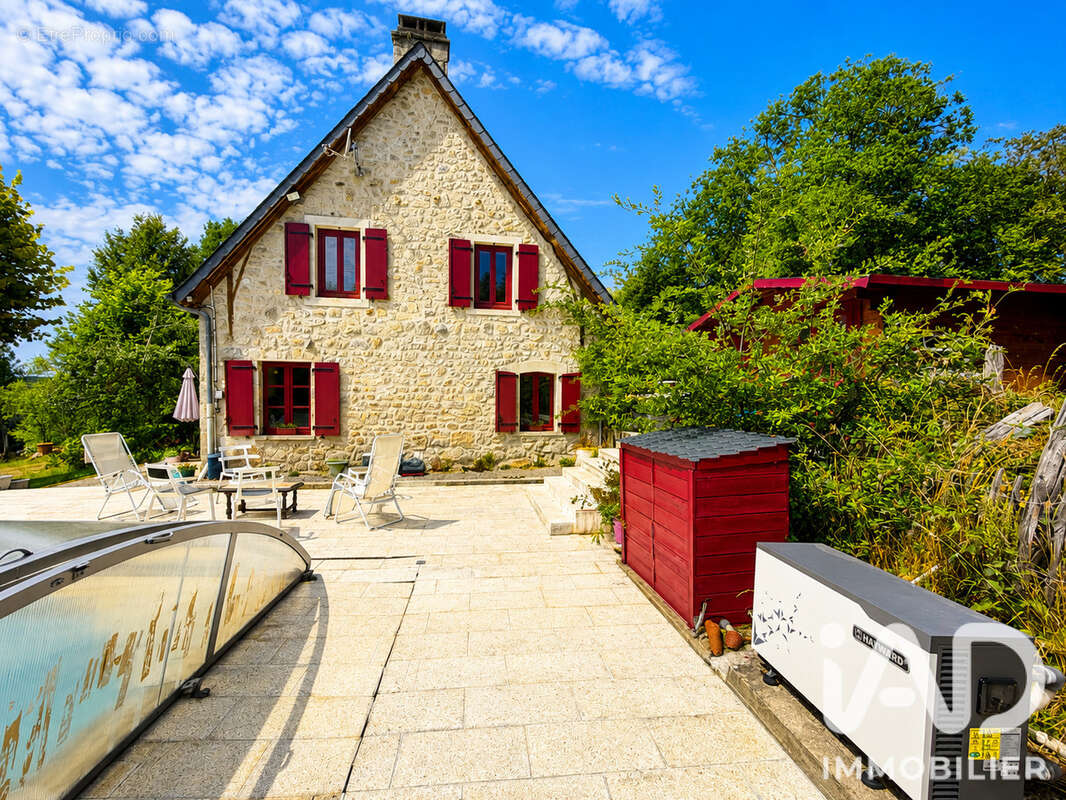 Maison 149 m² à Saint-Exupery-Les-Roches  - photo 9