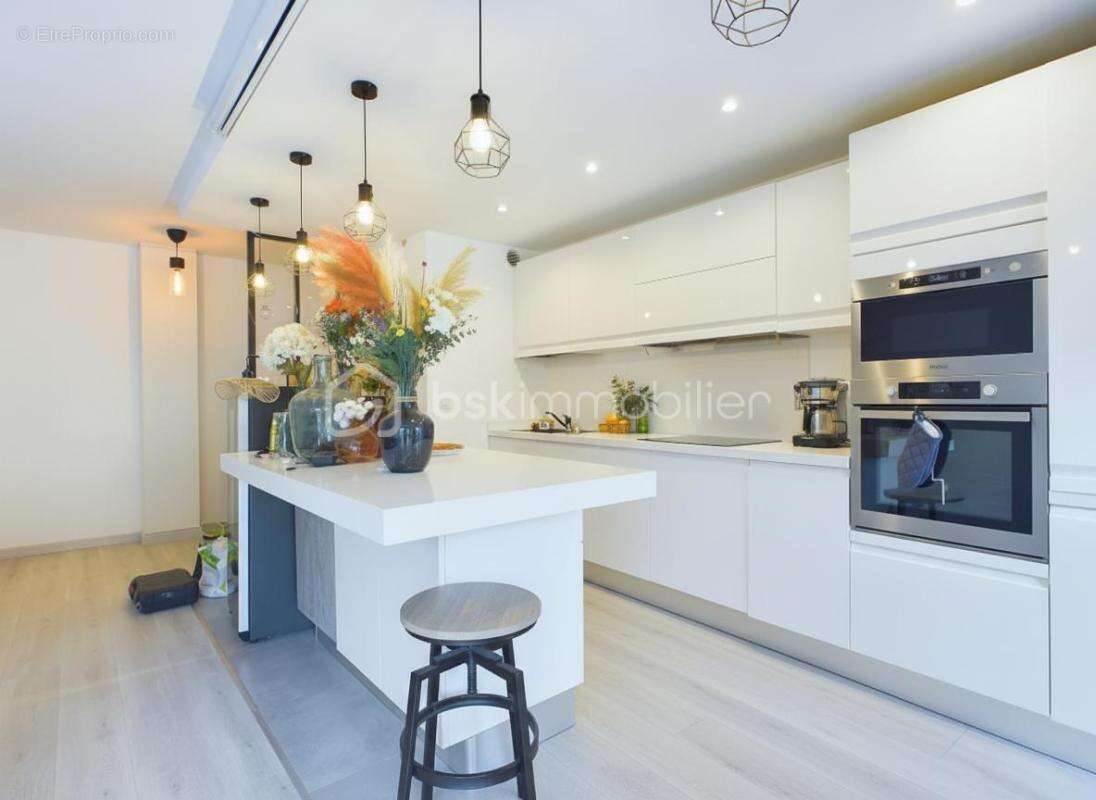 Magnifique 3 pièces entièrement refait avec grande terrasse - photo 2