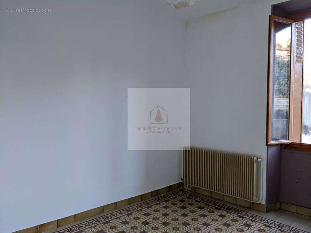 Appartement à LE COLLET-DE-DEZE