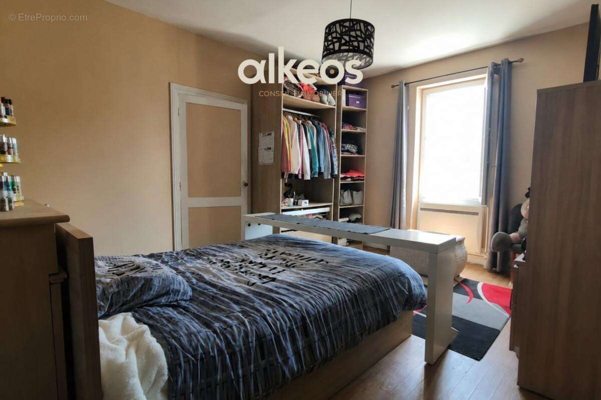 Maison 187 m² à Saint-Symphorien  - photo 13