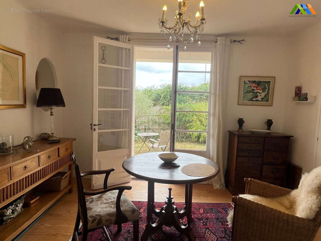 Bright reception room overlooking the garden.