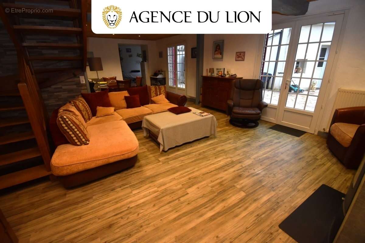 Maison à CHERISY