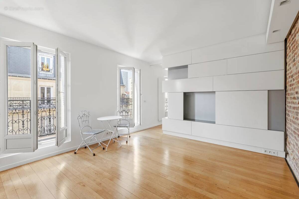 Appartement à PARIS-15E