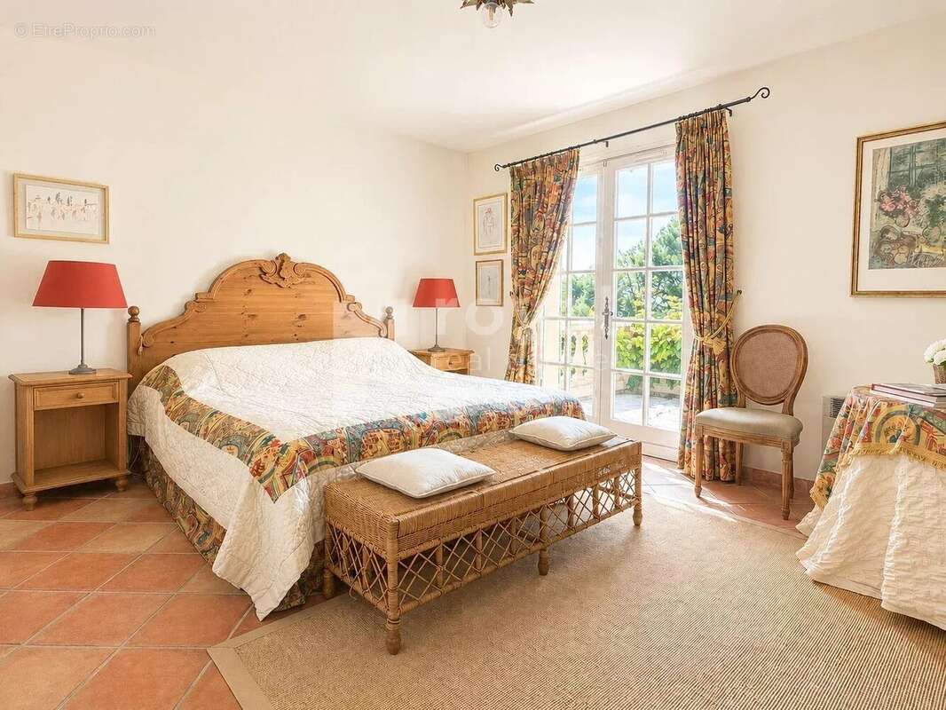 Maison à VALBONNE
