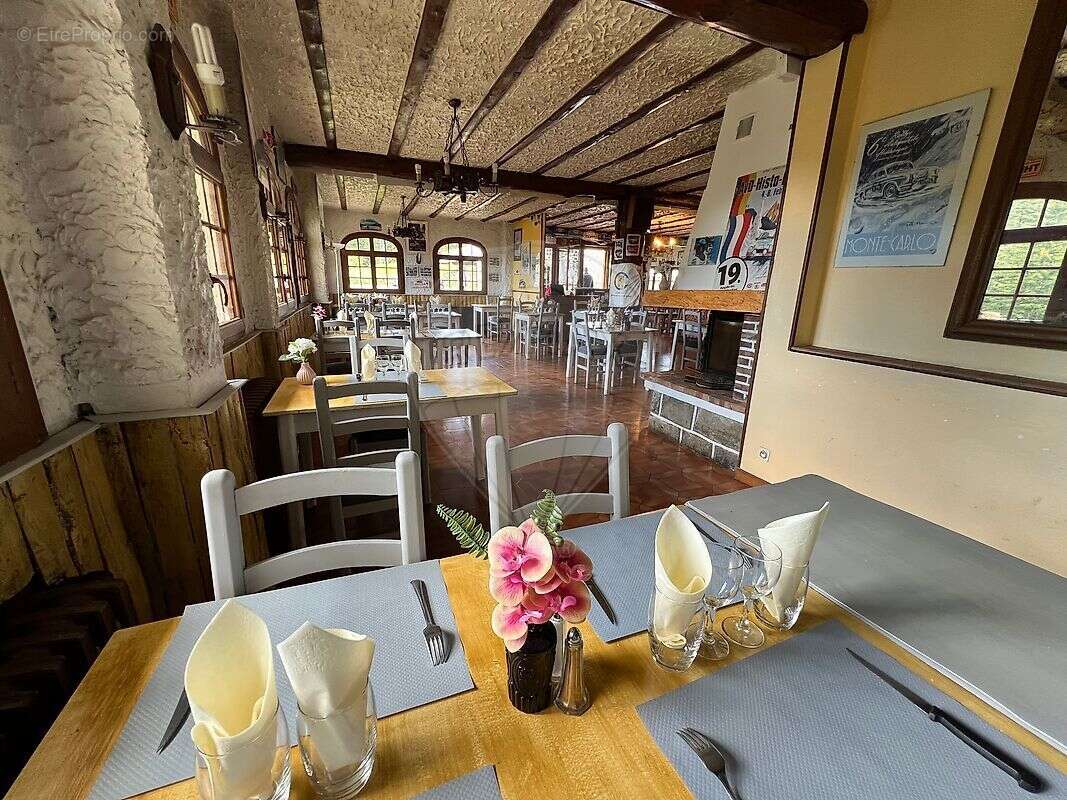 Commerce à L&#039;ESCARENE