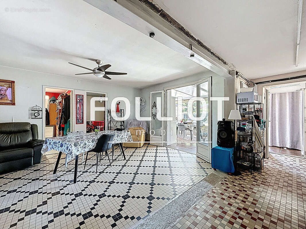 Maison à JULLOUVILLE