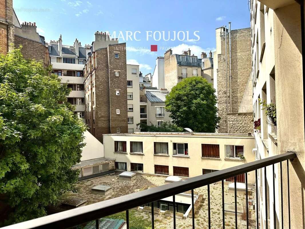 Appartement à PARIS-16E