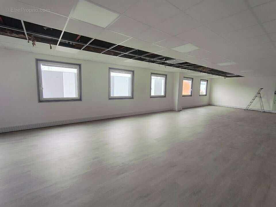 Autre à SAINT-QUENTIN-FALLAVIER