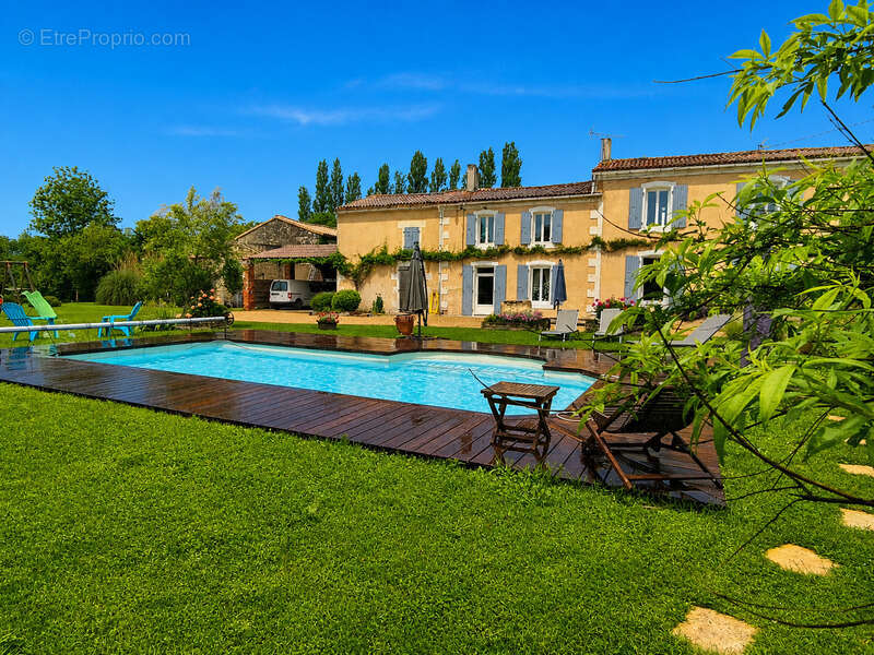 Maison à COURCON