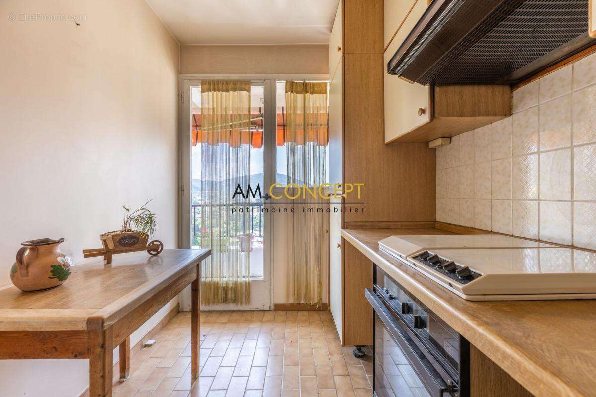 4 pièces lumineux avec balcon, vue dégagée et parking - La - photo 4
