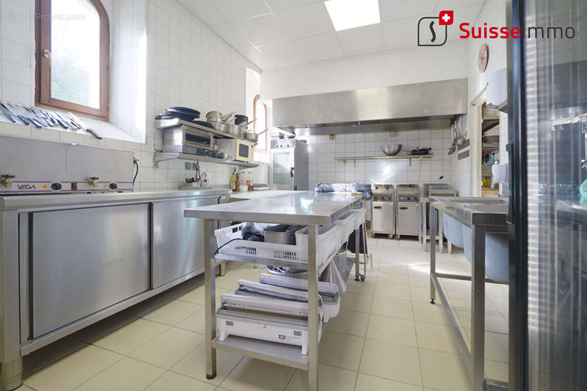 Murs  + appartement T5 (+ possibilité fonds restaurant + Licence 4) - photo 10
