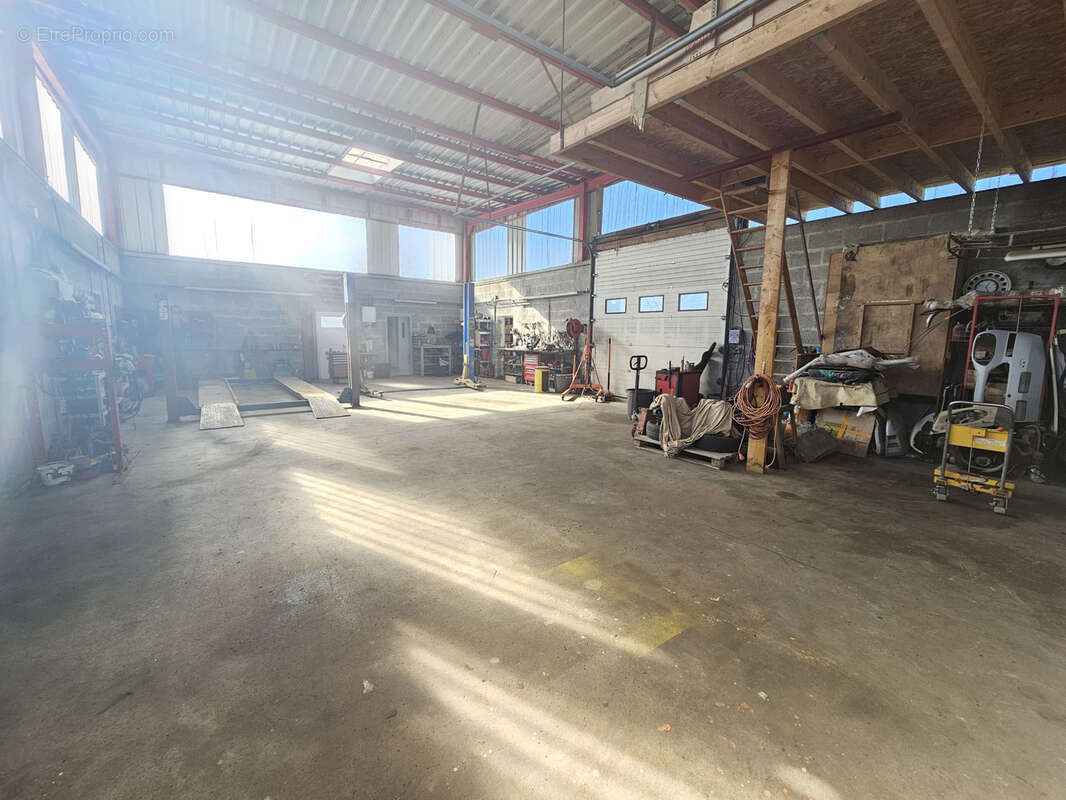 Commerce à LA SAUVAGERE