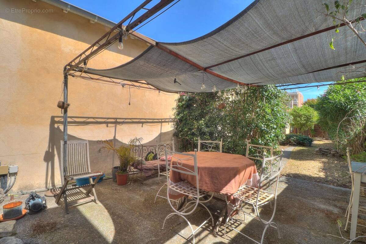 Maison à VALLAURIS