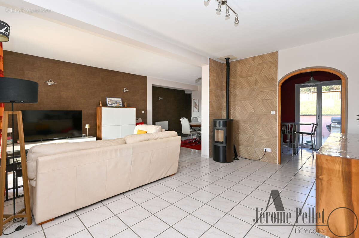 Maison à COMMUNAY
