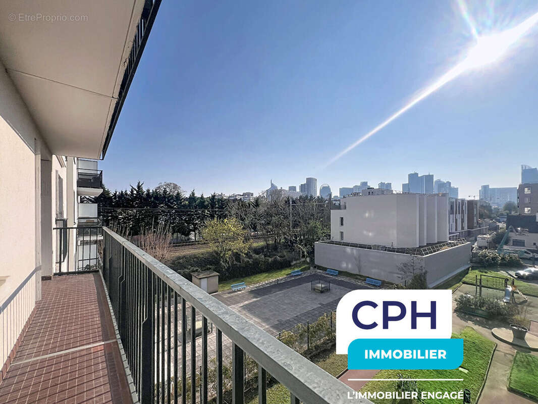Appartement à COURBEVOIE