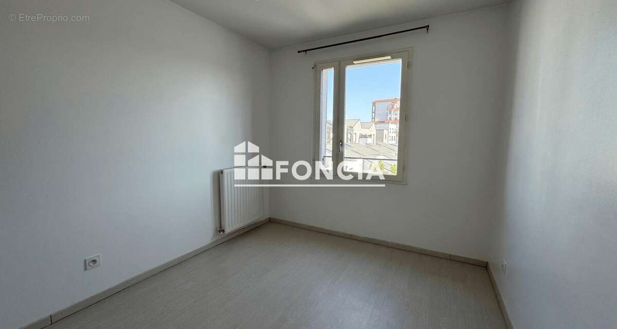 Appartement T3 68m2 en dernier étage avec extérieur et parking BASSIN à FLOT - photo 4