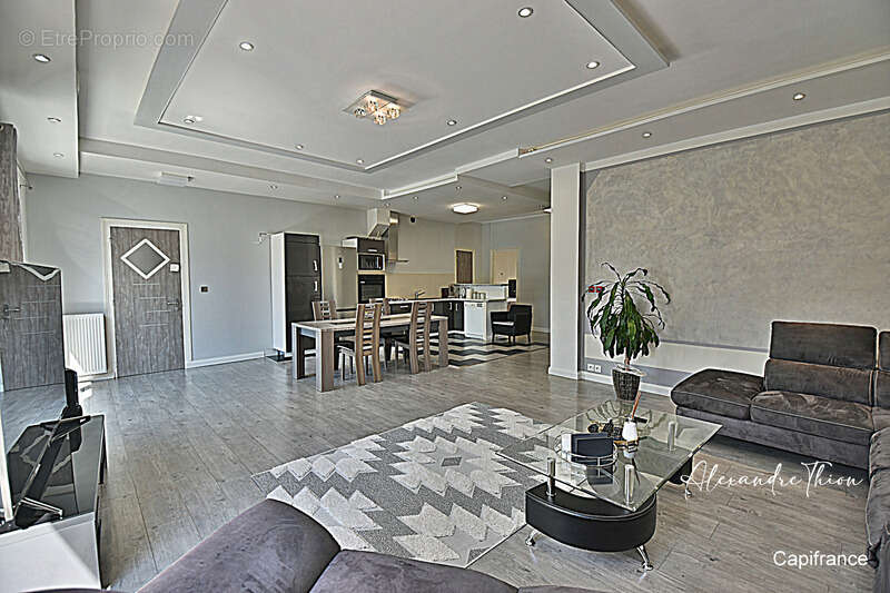 Maison à SAINT-DENIS-LES-BOURG