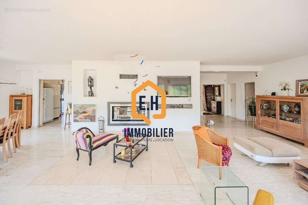 Maison à COLLOBRIERES