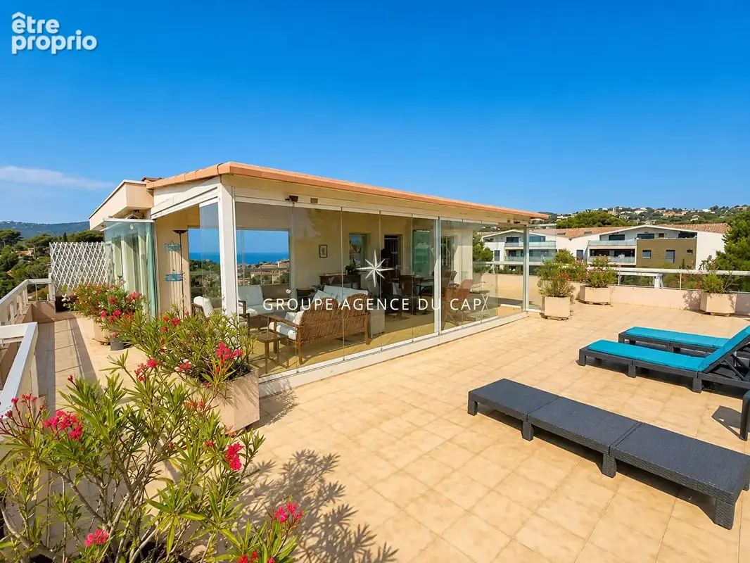 A vendre appartement dans residence securisee avec piscine 3 pieces 2 chambres terrasse sur le toit et veranda cave parking et p - photo 2