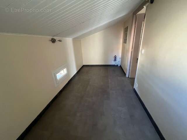 Belle appartement de 80m² plus terrasse avec garage privé pour 2 voitures fermées, proche de toutes commodité. - photo 10