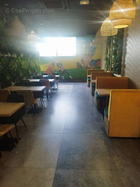 Commerce à SARTROUVILLE