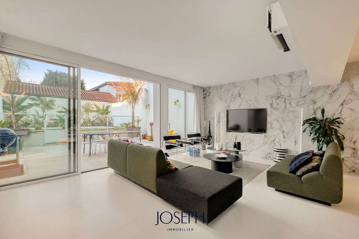 Guilhemery, maison t6/t7 avec jardin, piscine et garage. - photo 4