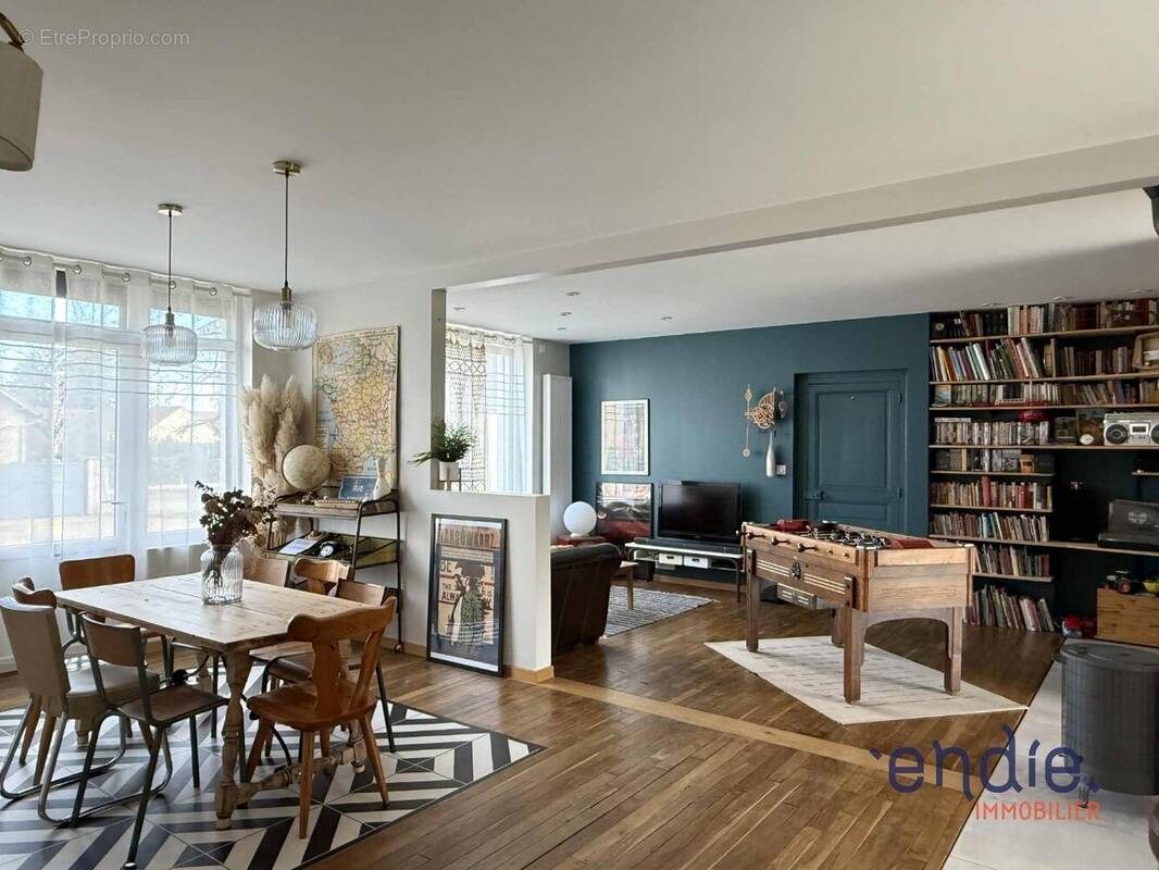 Maison à THIEL-SUR-ACOLIN