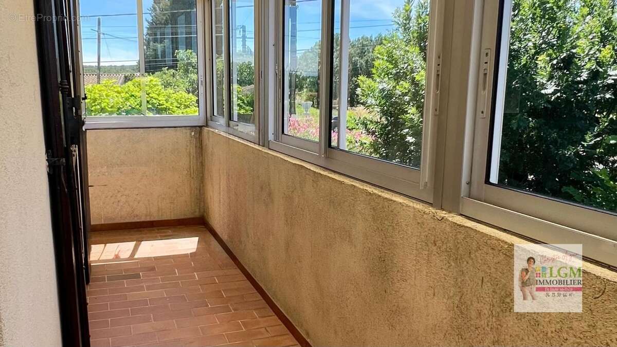 Idéal artisan, indépendant ou famille-maison avec garages et terrain à Cardet - photo 2