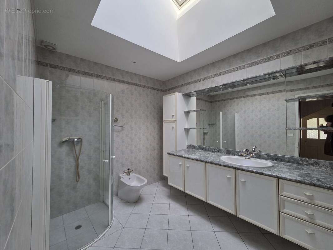 Maison 175 m² à Saint-Denis-De-Pile  - photo 8