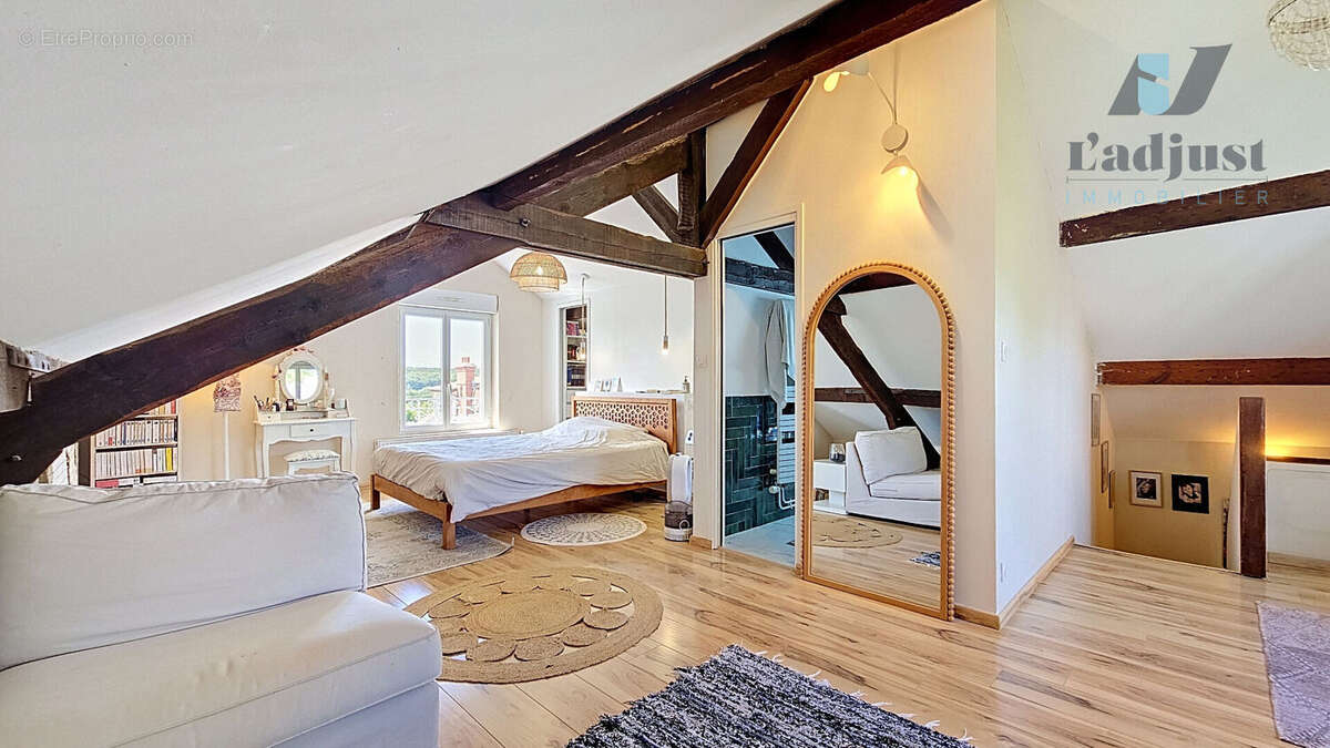 Maison à VULAINES-SUR-SEINE