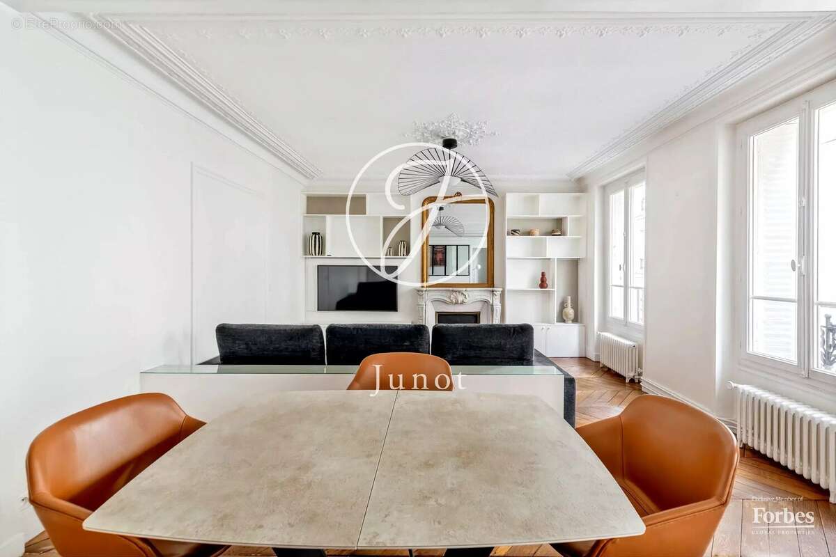 Appartement à PARIS-17E