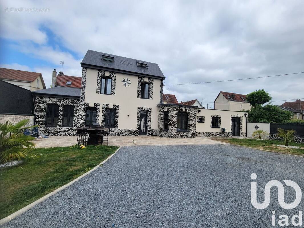 Photo 1 - Maison à LE PETIT-QUEVILLY