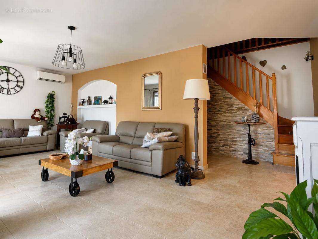 Maison de 6 pièces de 210 m² à Le Bouchage - photo 3