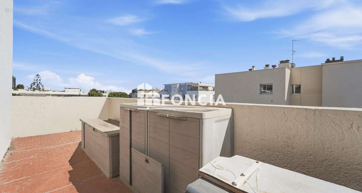 Appartement à SAINT-LAURENT-DU-VAR
