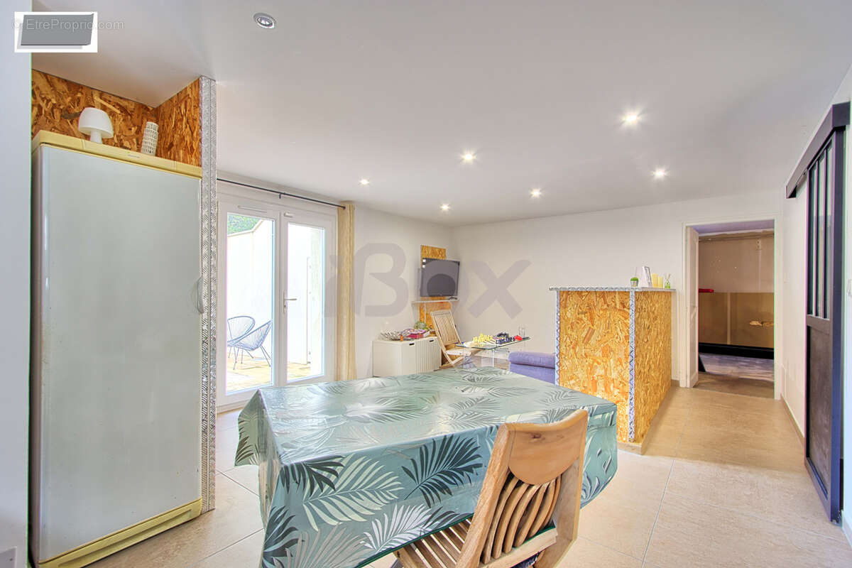 Maison à CARQUEIRANNE