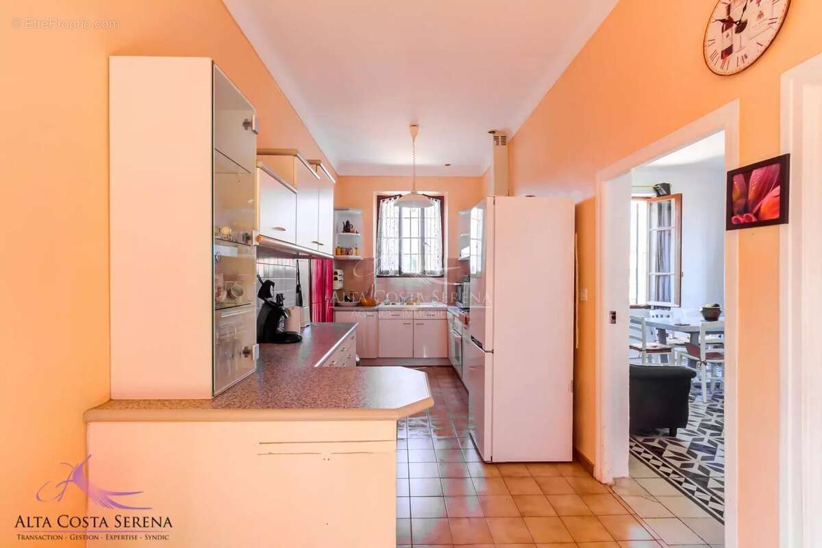 Haut de villa - morta (20243) - photo 6