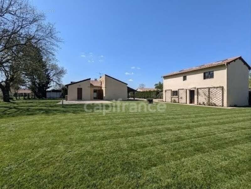 Maison à vendre 4 pièces AMBARES ET LAGRAVE (33) - photo 2
