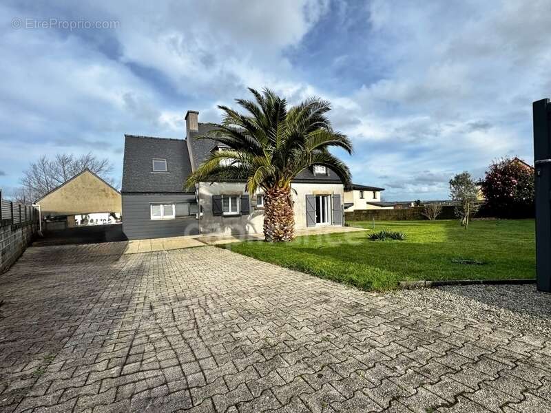 Maison familiale 137 m² – 4 chambres – Grand garage – Terrain clos 903 m² TREGLONOU (29) - photo 2