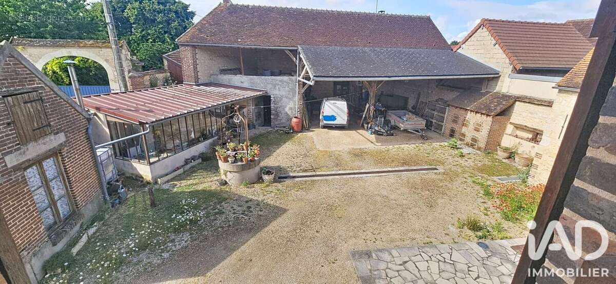 Maison 122 m² à Champlay  - photo 4