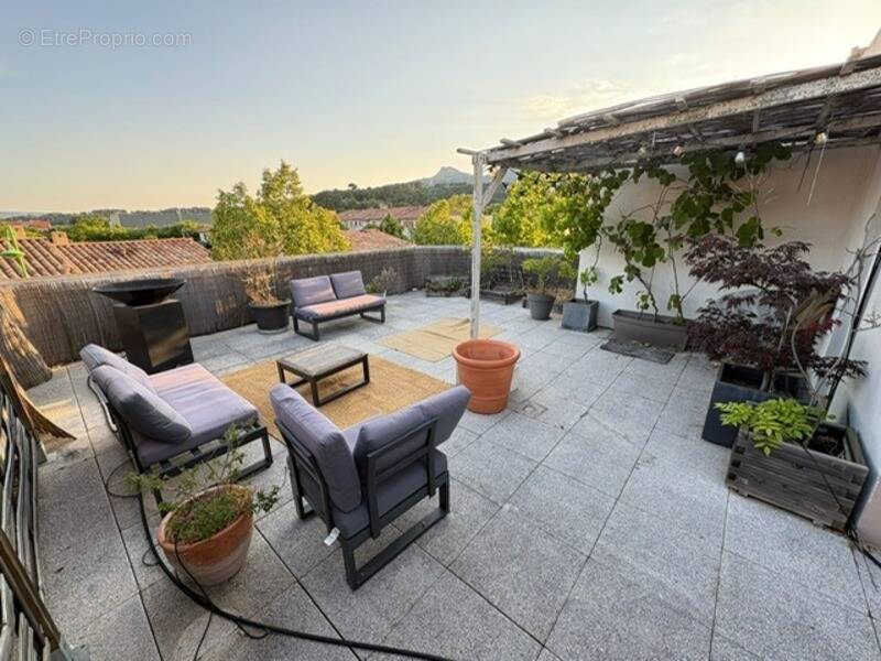 Appartement à ROQUEVAIRE