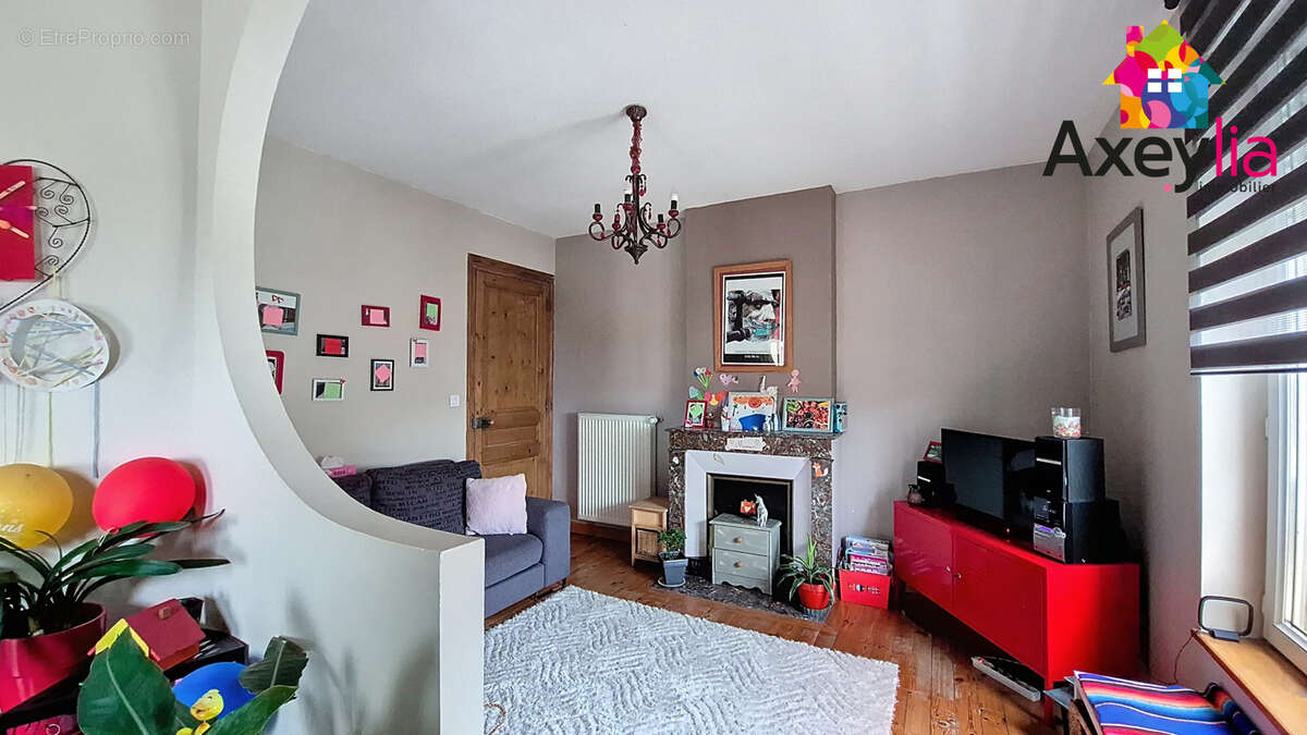 Appartement à POUILLY-SOUS-CHARLIEU