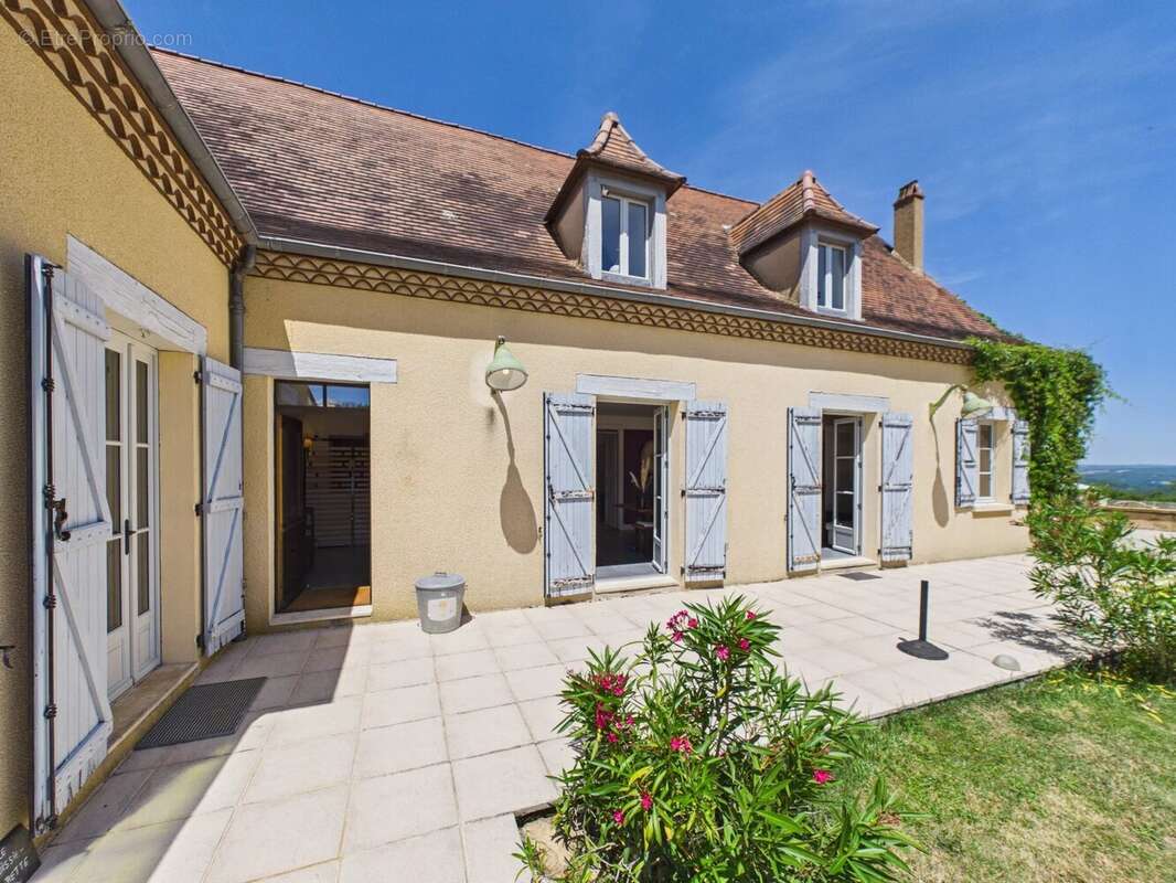 Propriété de caractère avec maison principale, annexes et piscine sur plus de 4,7 ha - photo 13