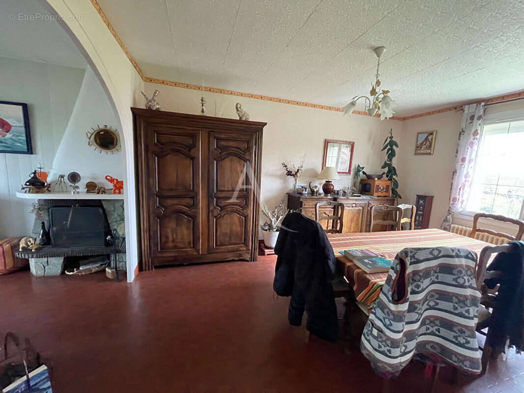 Maison à SAINT-HILAIRE-DES-LOGES