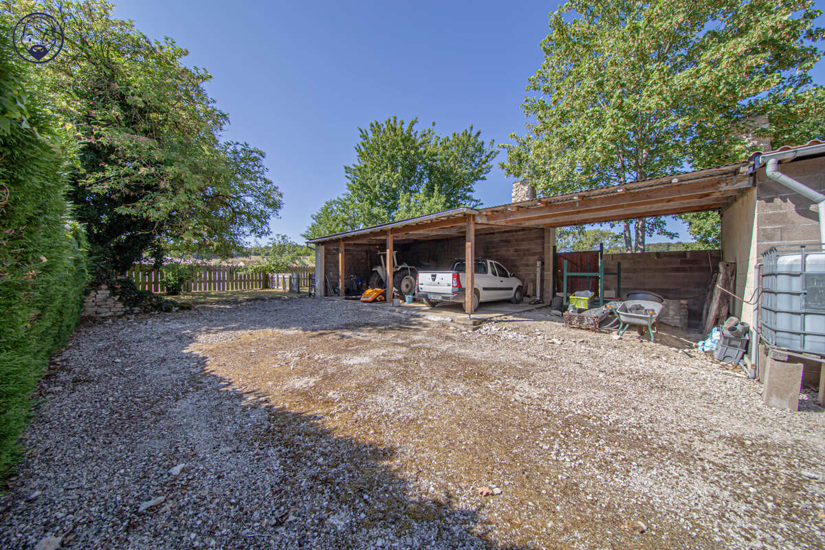 Maison de charme de 165 m2 avec dépendances - photo 24