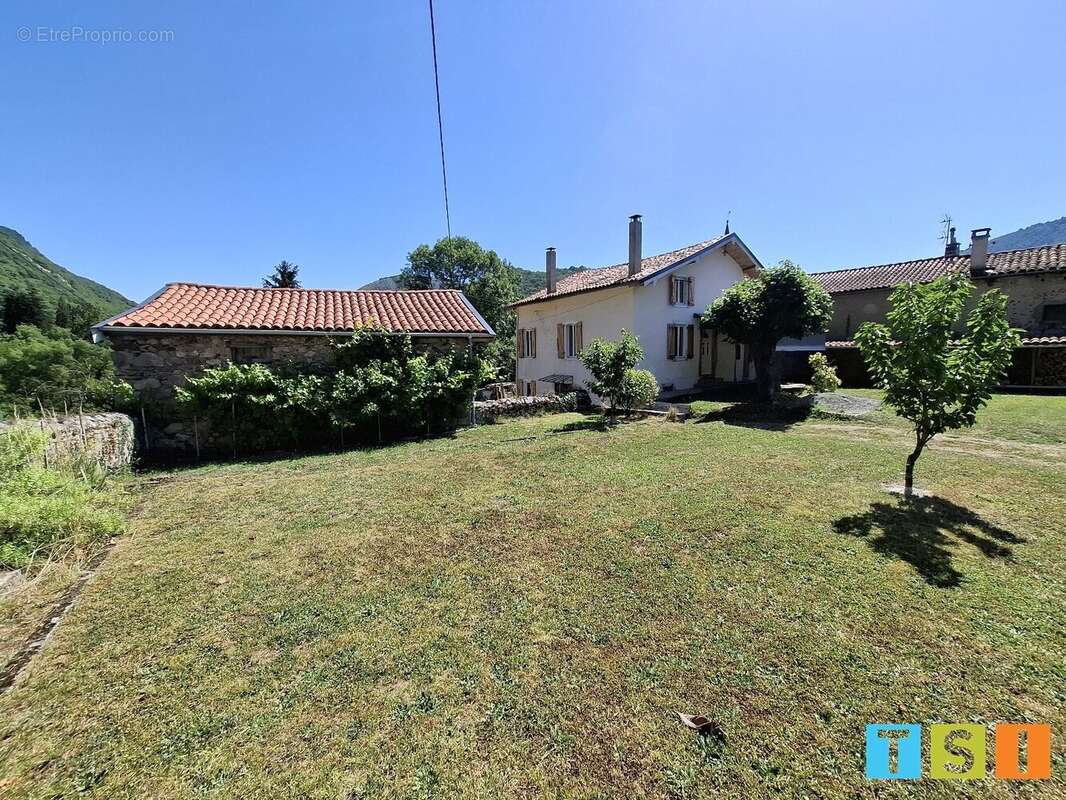 Vallée de la BAROUSSE: maison ancienne rénovée sur un terrain de 865 m². - photo 10
