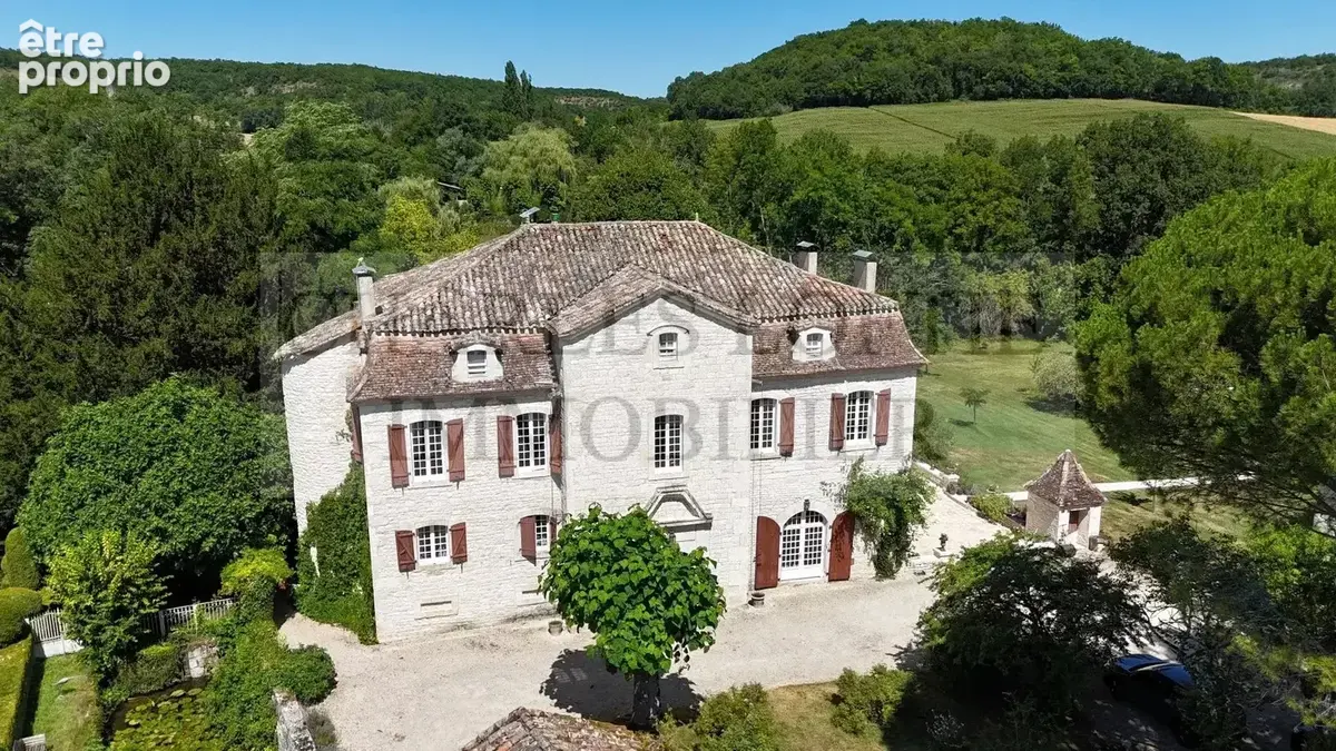 Maison de Maître, dépendances et pisicne, sur 11 ha - photo 3