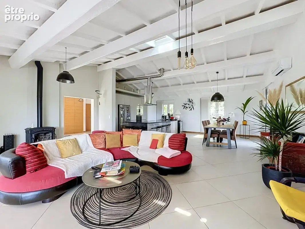 Grande maison familiale de charme avec piscine à débordement, terrasse en bois exotique et terrain arboré de 1 709 m² — Fréjus - photo 7