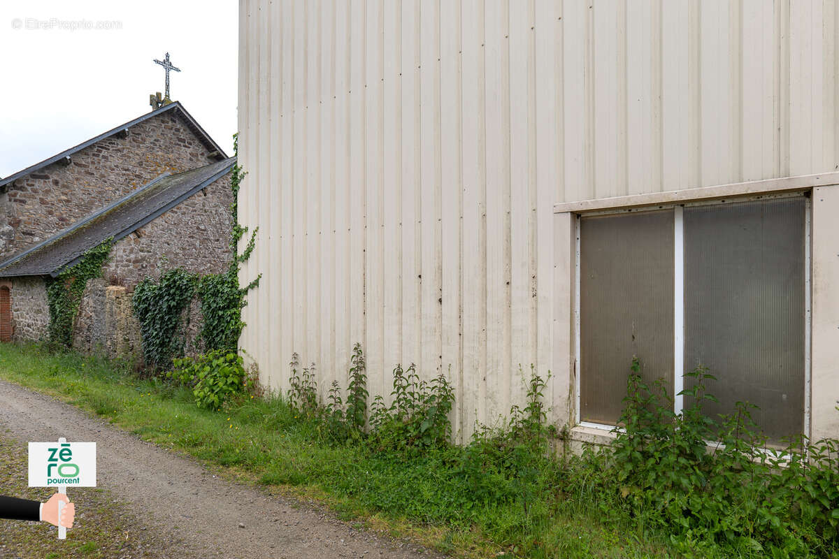 Parking à LA BOISSIERE-DE-MONTAIGU